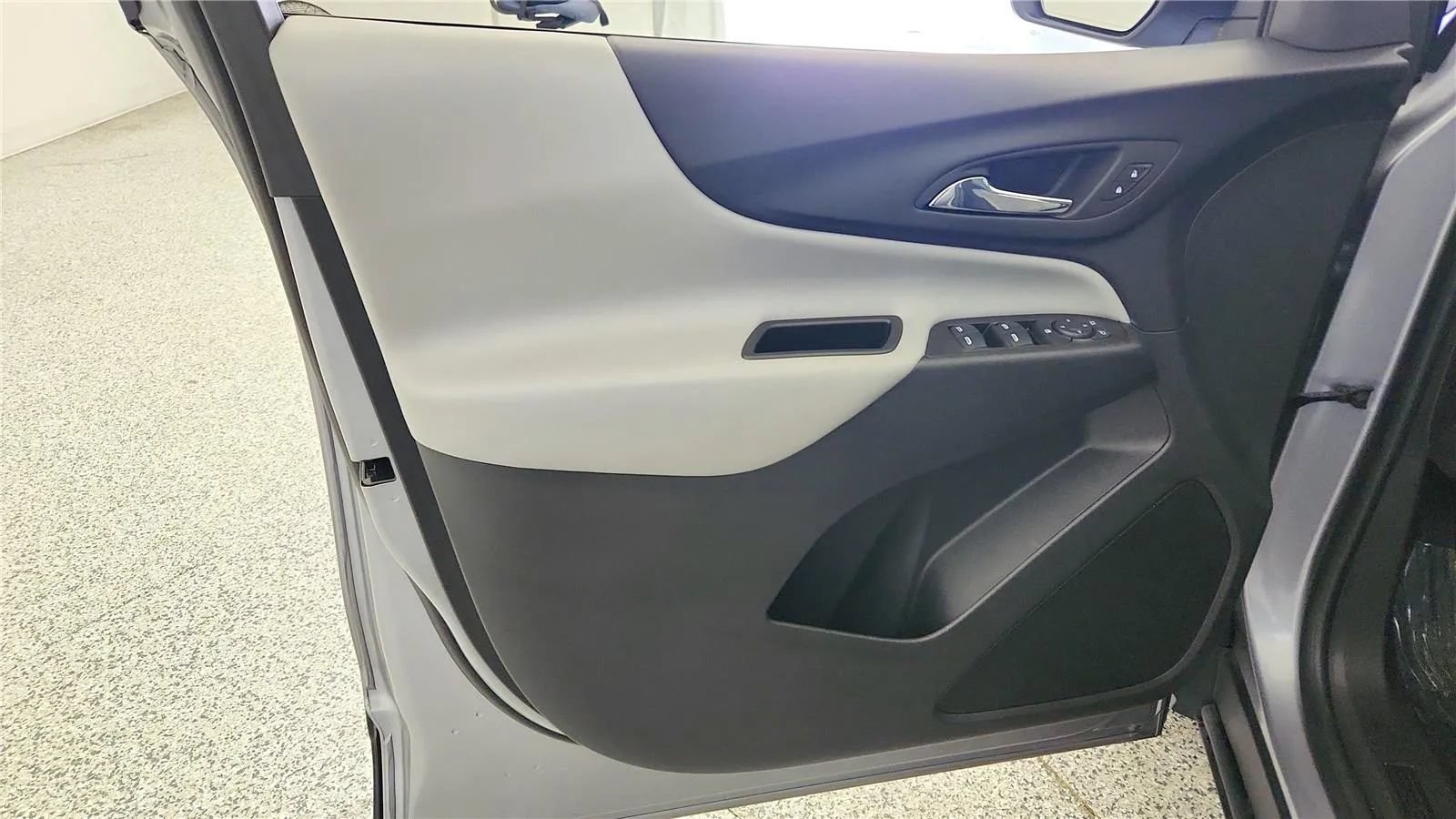 Used 2023 Chevrolet Equinox LS w/ LS Convenience Package FWD image 31