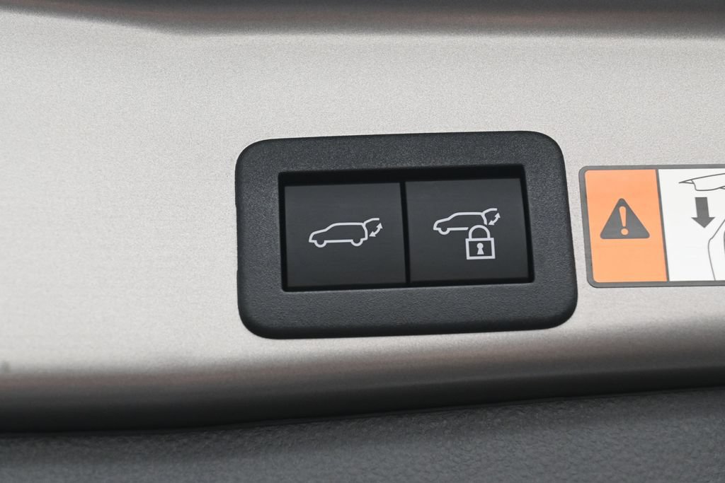 Used 2026 Toyota RAV4 Limited AWD/4WD image 34
