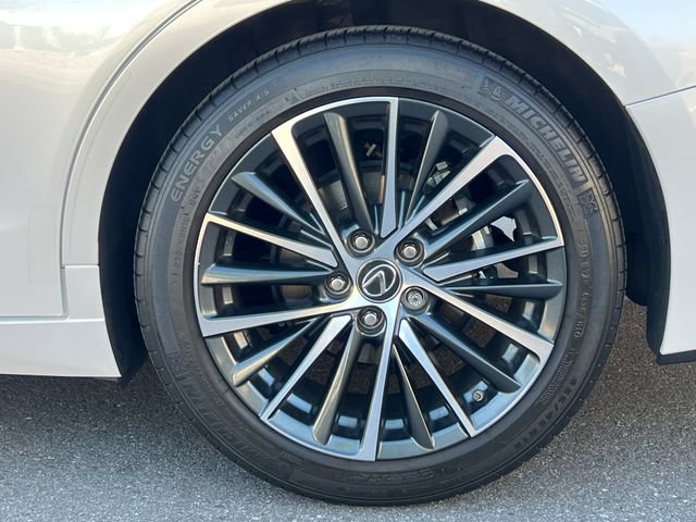 Used 2024 Lexus ES 350 w/ Premium Package FWD image 12
