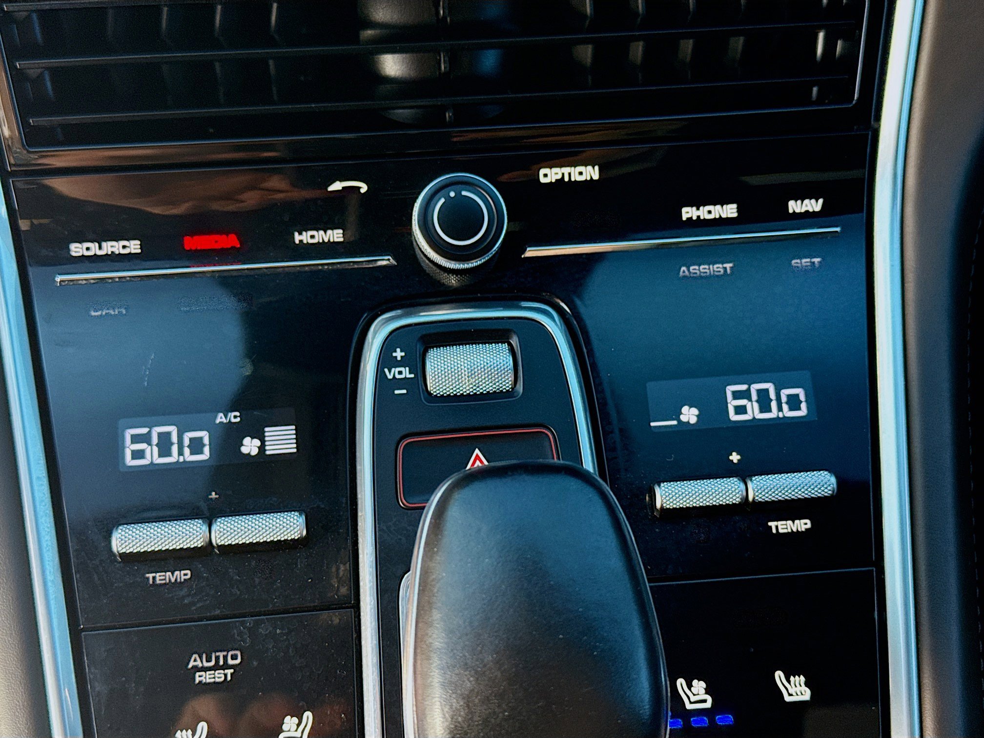 Used 2020 Porsche Panamera 4 image 12