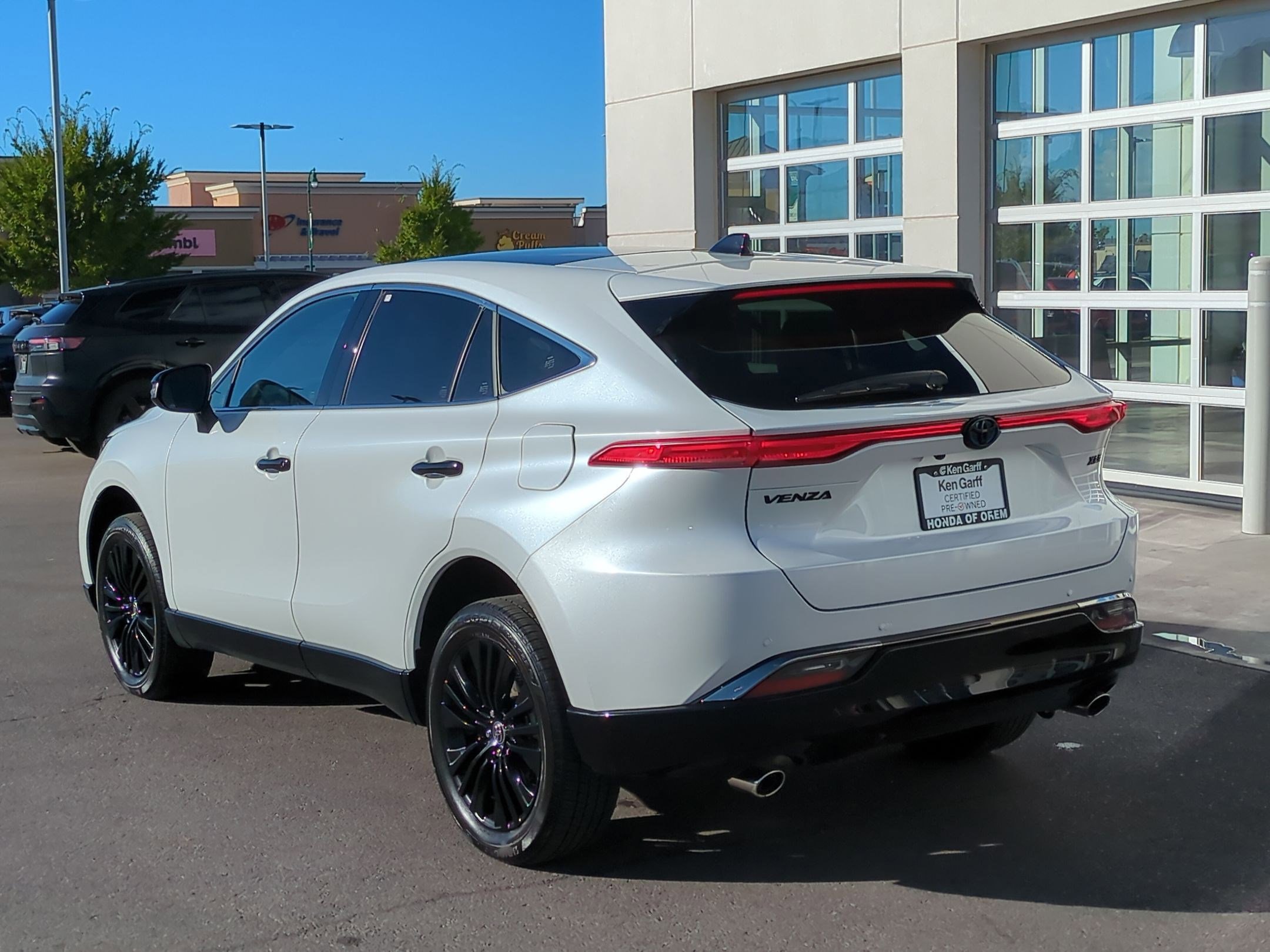 Used 2024 Toyota Venza Nightshade image 5