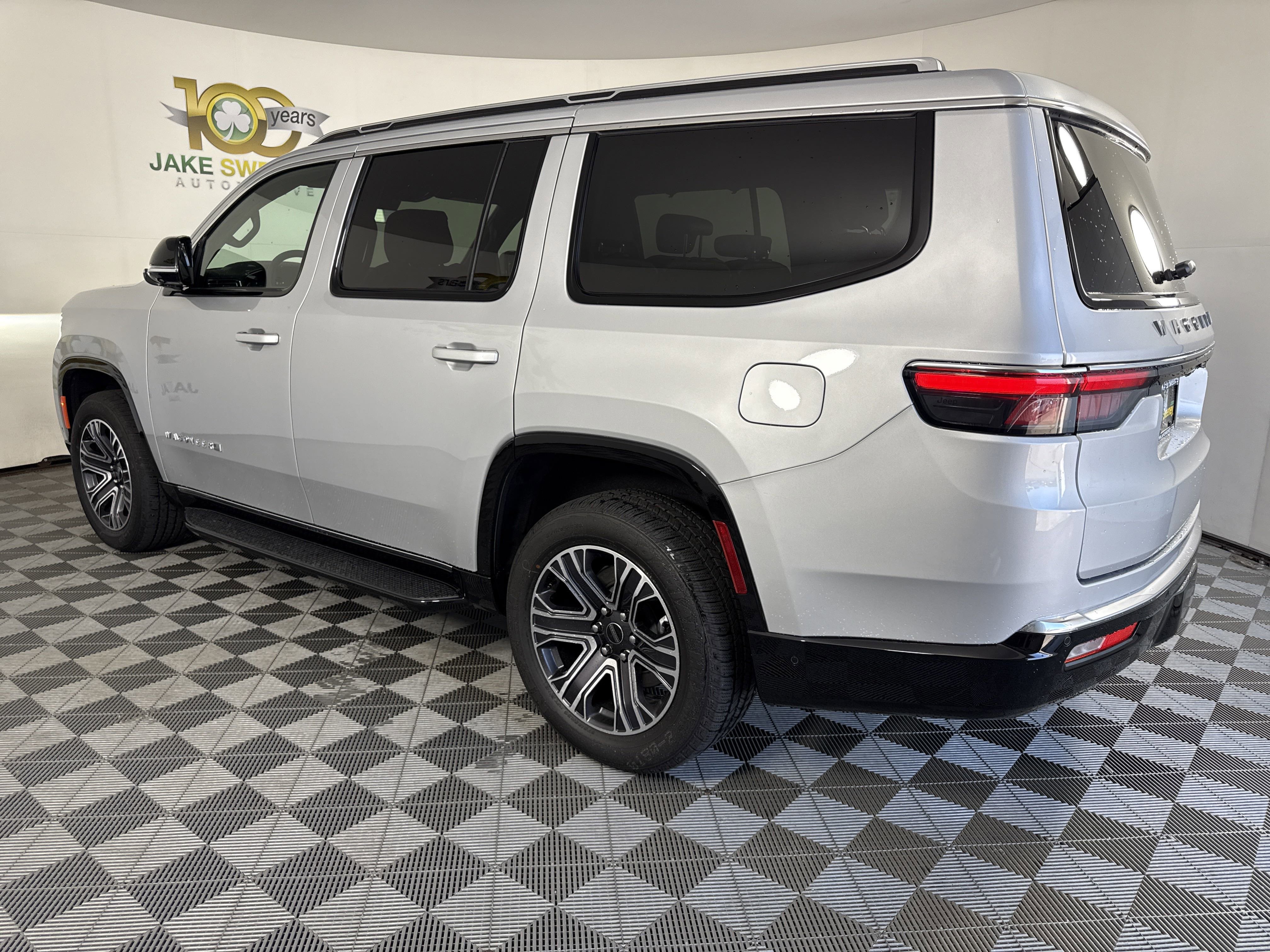 New 2025 Jeep Wagoneer 4WD w/ Convenience Group I image 6