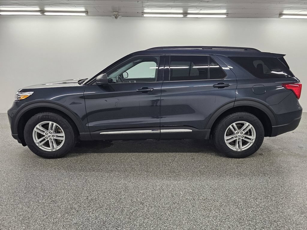 Used 2023 Ford Explorer XLT AWD/4WD image 7