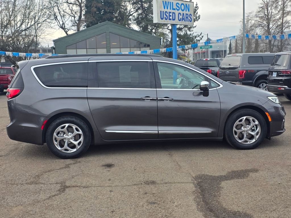 Used 2022 Chrysler Pacifica Limited image 8
