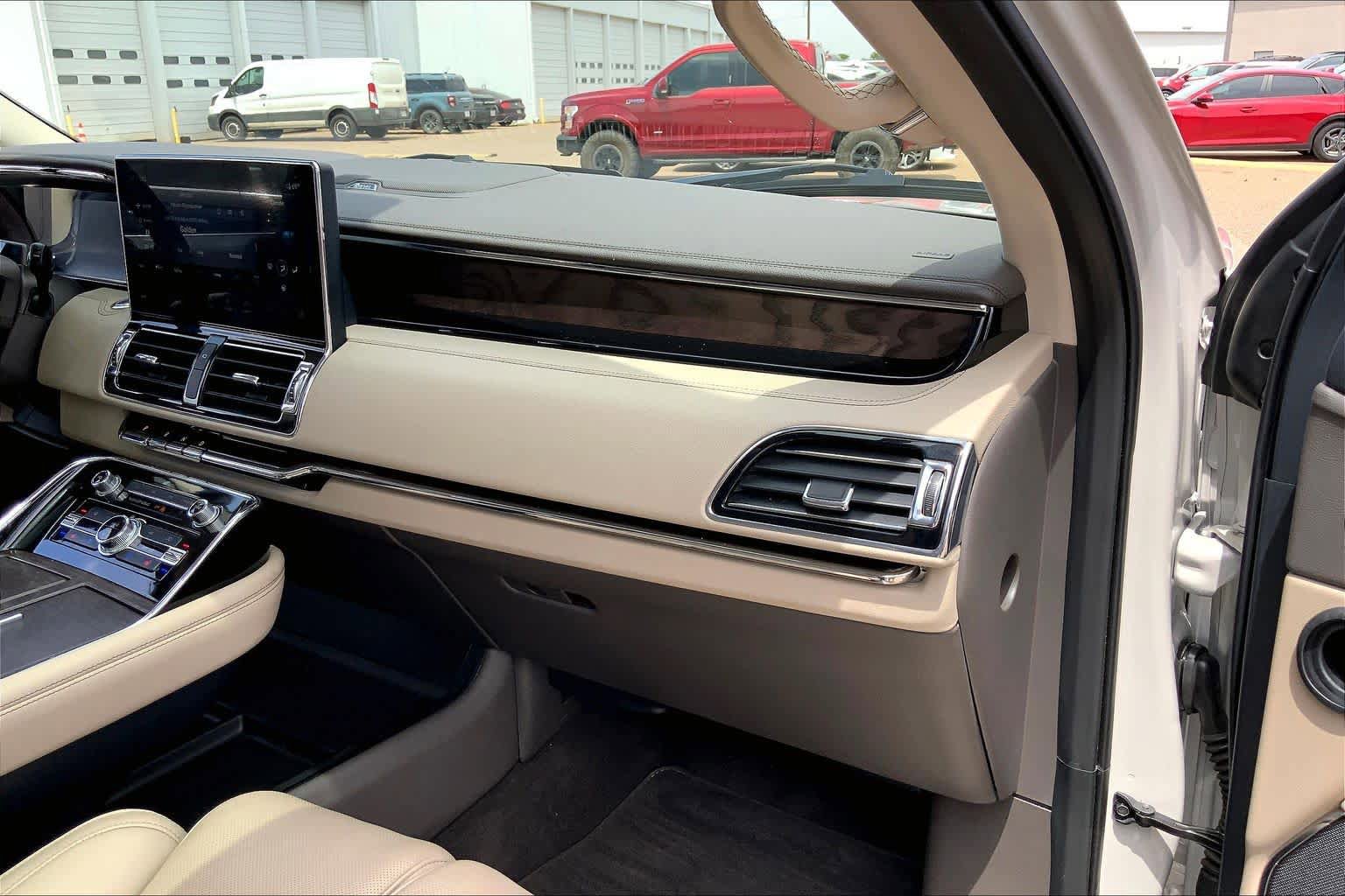 Used 2023 Lincoln Navigator Reserve RWD image 19