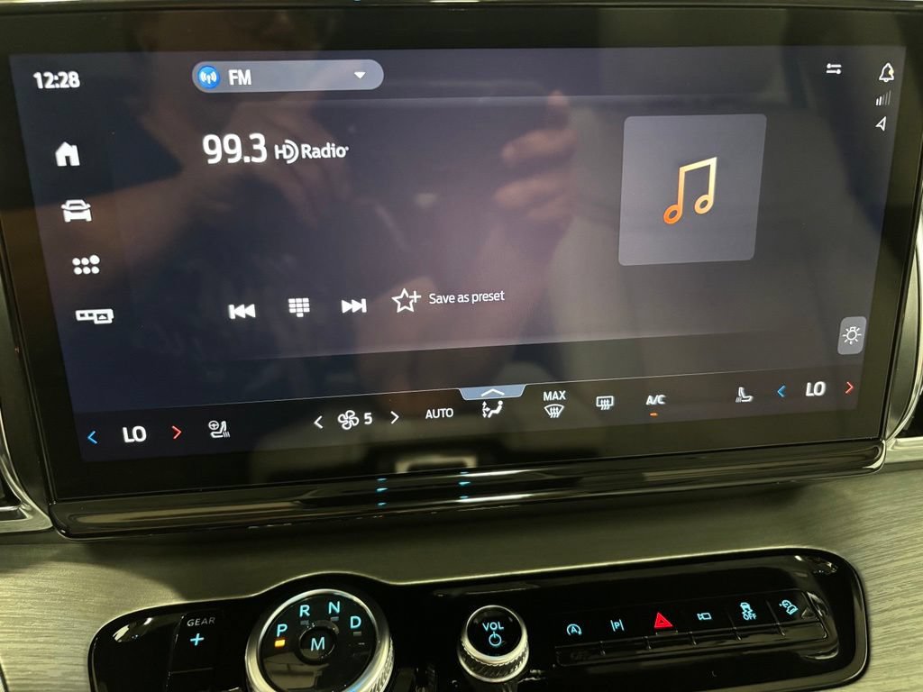 Used 2025 Ford Expedition Platinum AWD/4WD image 30