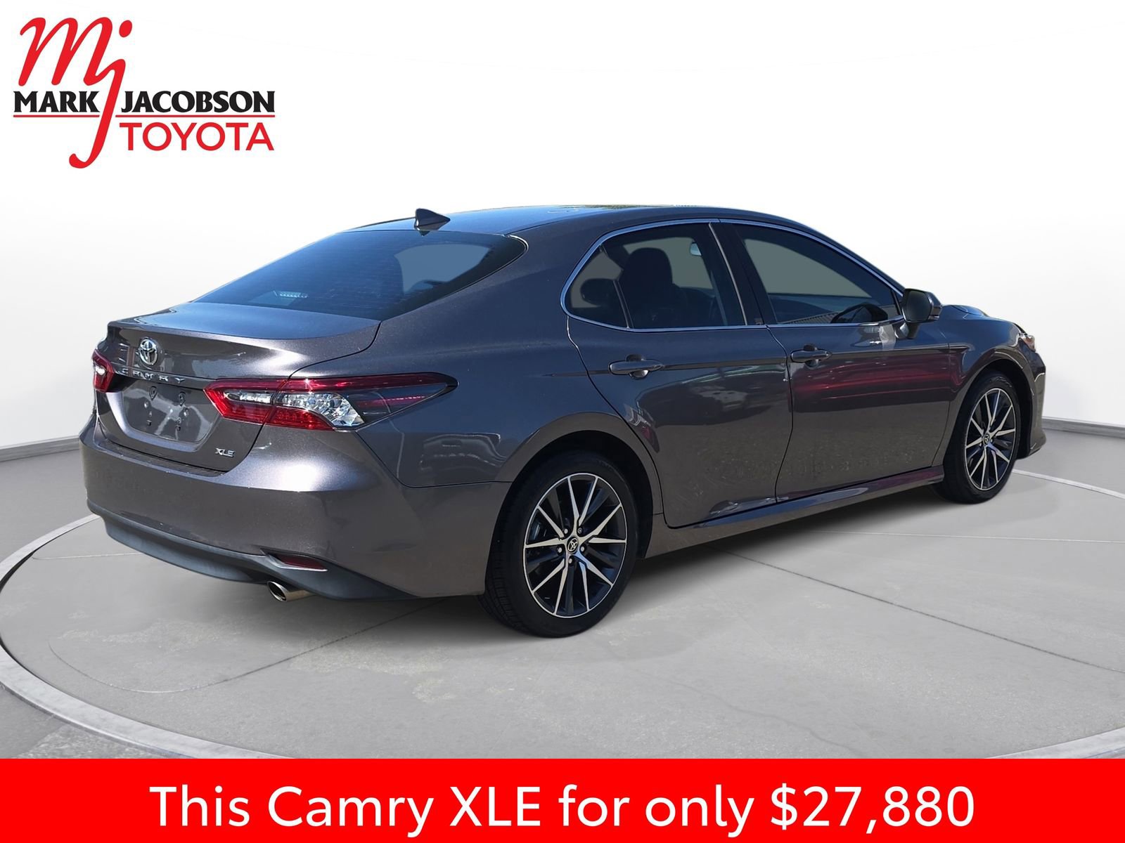 Used 2024 Toyota Camry XLE FWD image 9