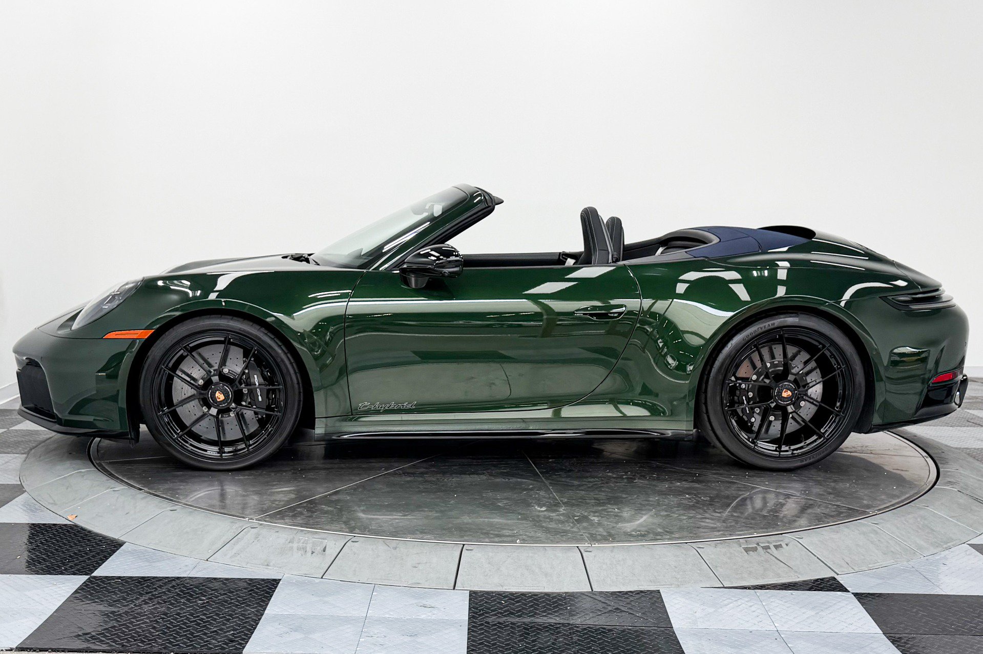 Used 2026 Porsche 911 GTS image 6