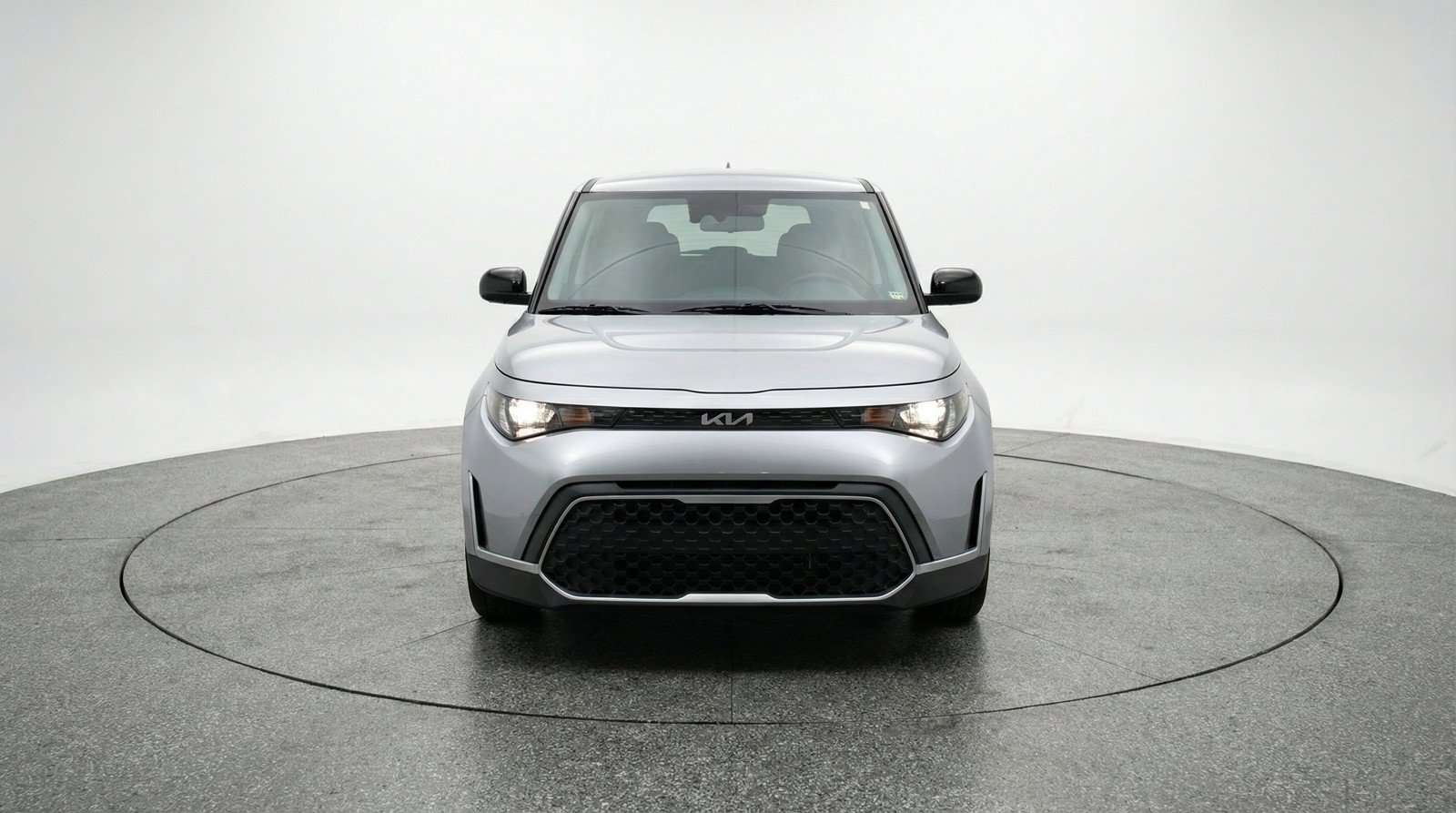 Used 2025 Kia Soul LX w/ LX Technology Package FWD image 2