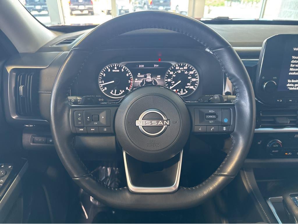 Used 2023 Nissan Pathfinder SL AWD/4WD image 18