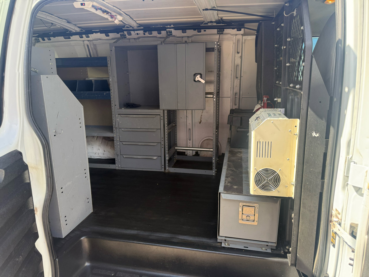 Used 2010 Chevrolet Express 2500 image 22