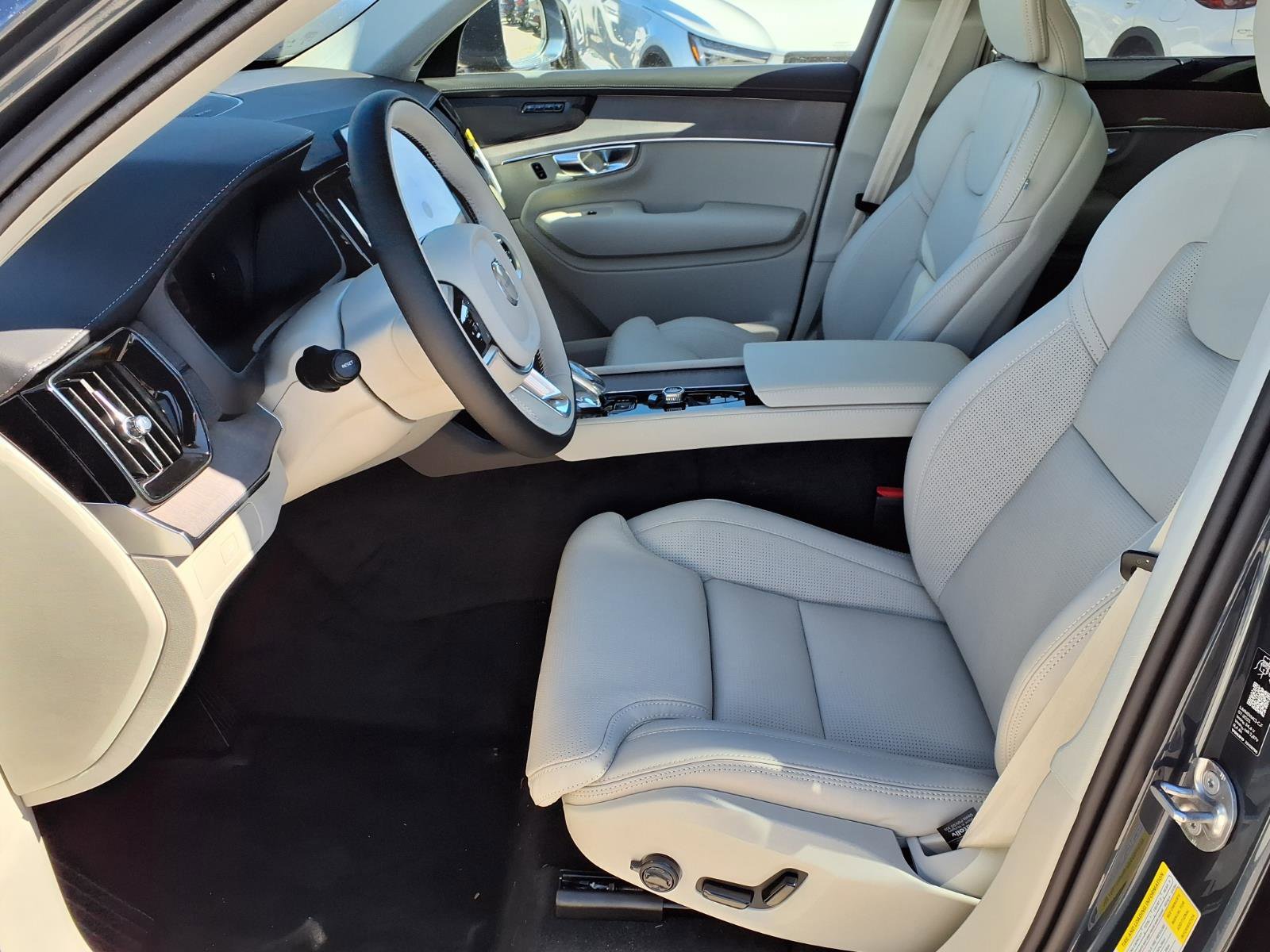 New 2026 Volvo XC90 B6 Ultra w/ Protection Package image 13