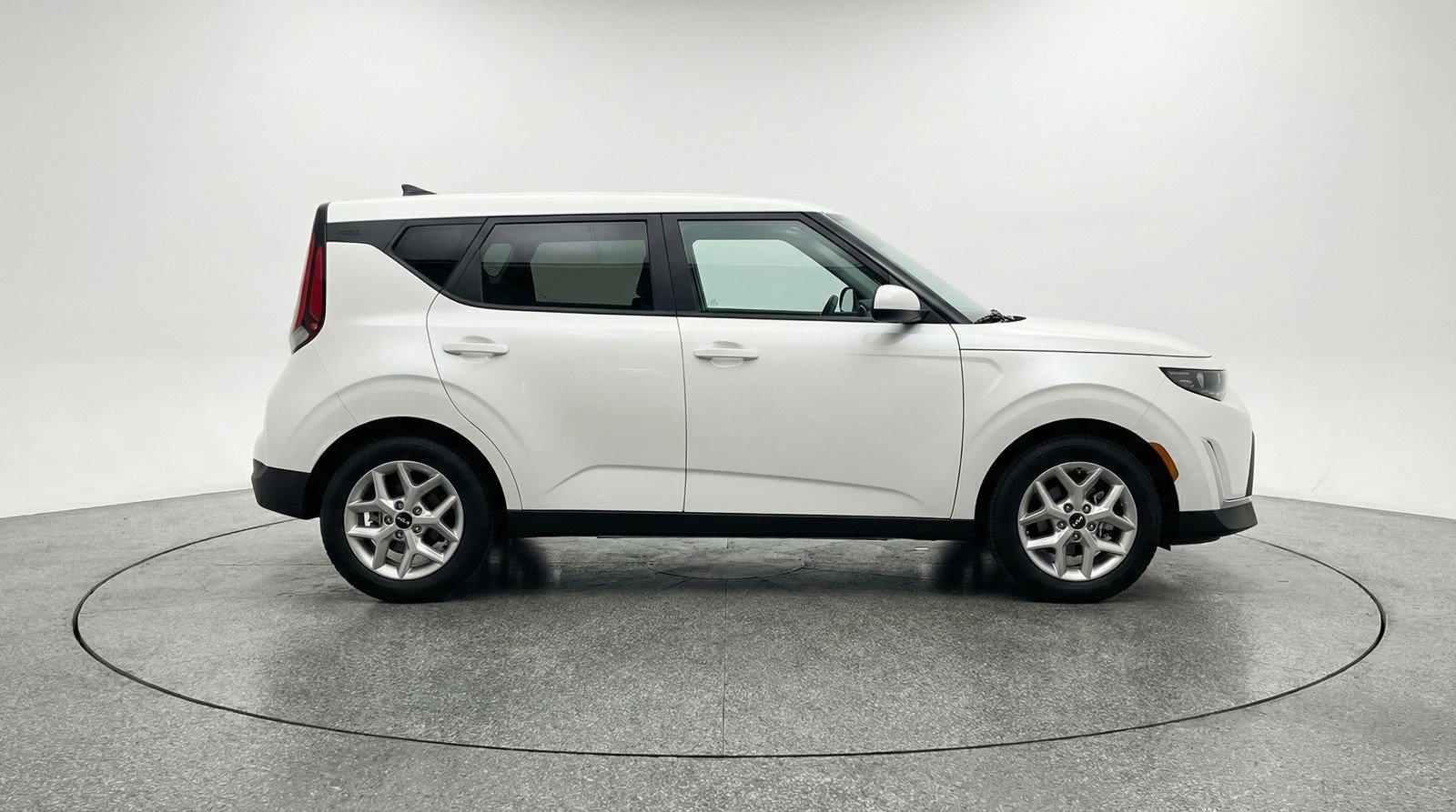 Used 2025 Kia Soul LX w/ LX Technology Package image 11
