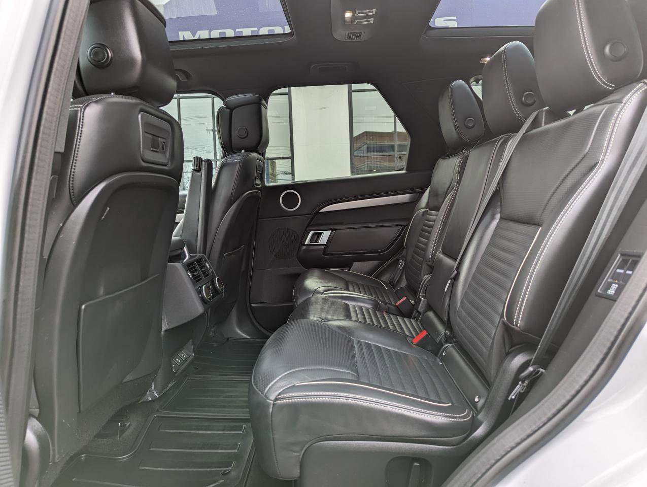 Used 2023 Land Rover Discovery S R-Dynamic image 37