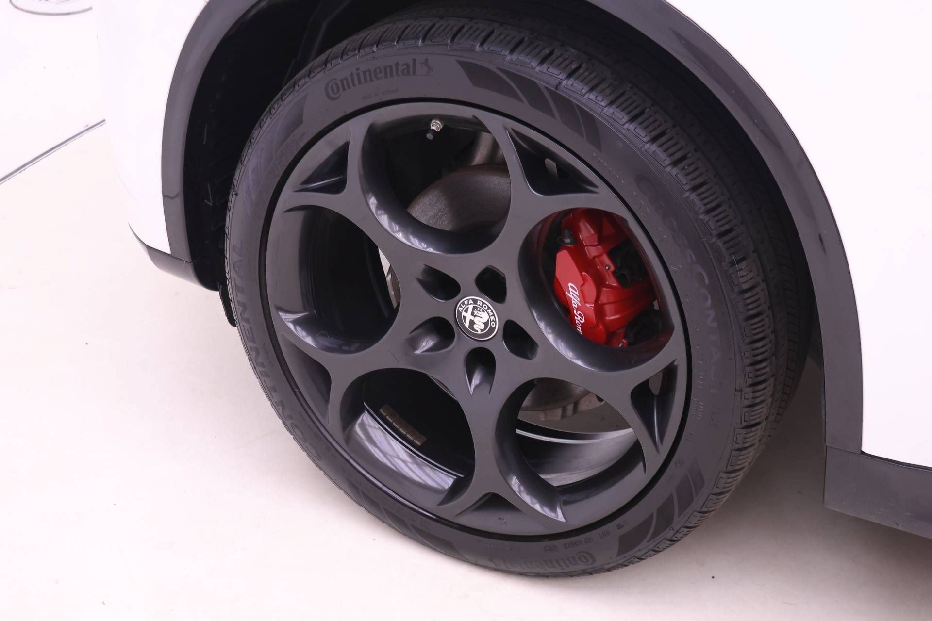 Certified 2024 Alfa Romeo Stelvio Veloce AWD/4WD image 22