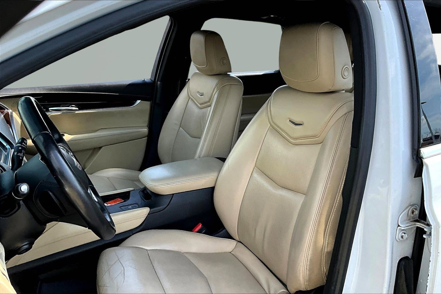 Used 2018 Cadillac XT5 Luxury w/ Driver Awareness Package image 20