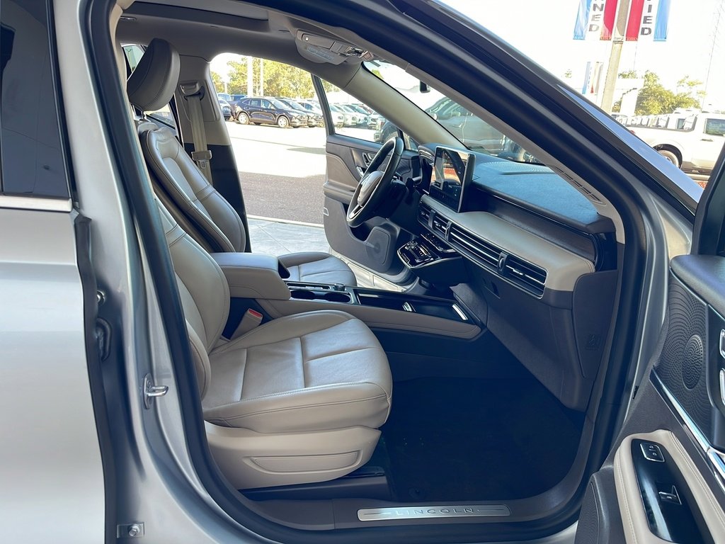 Used 2023 Lincoln Corsair Reserve w/ Equipment Group 201A image 14