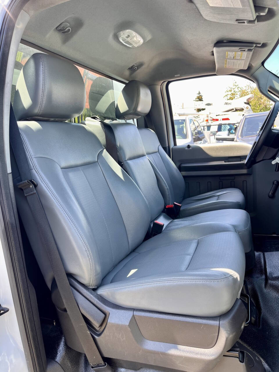 Used 2014 Ford F550 2WD Regular Cab Super Duty image 25