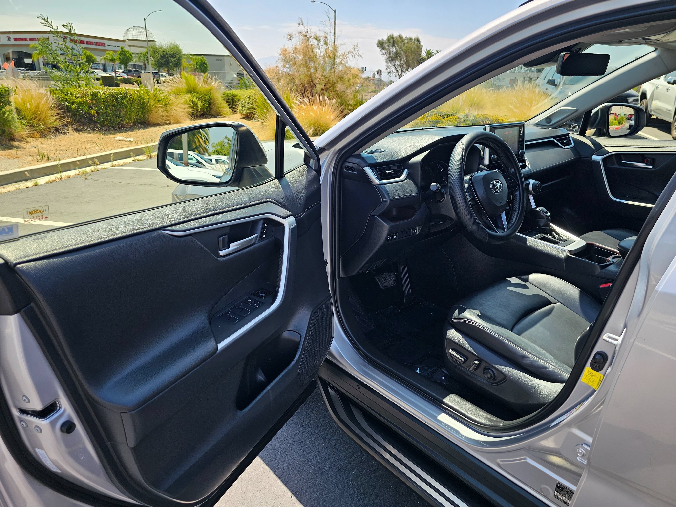 Used 2019 Toyota RAV4 Limited w/ Carpet Mat Package FWD image 15