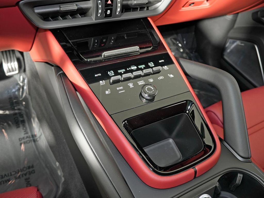 Used 2026 Porsche Cayenne GTS AWD/4WD image 32