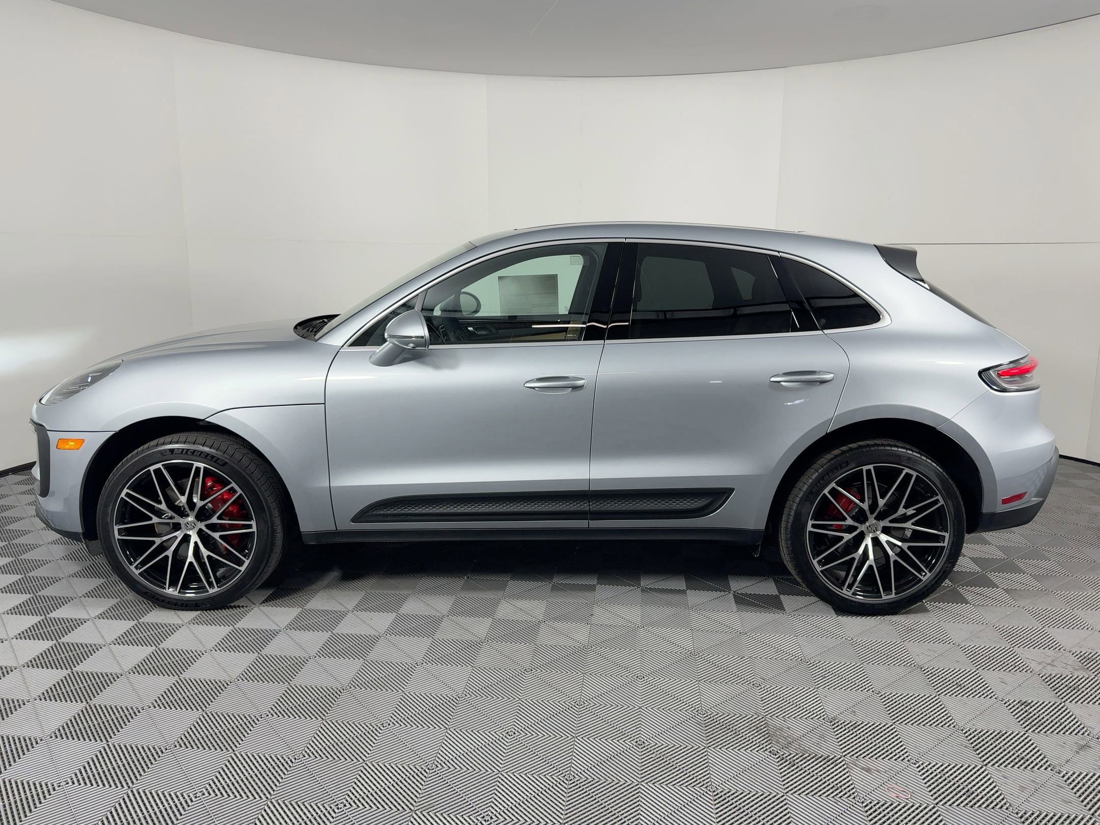 Certified 2026 Porsche Macan S AWD/4WD image 2