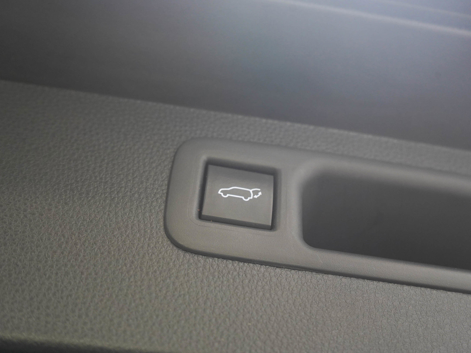 Used 2022 Toyota Highlander XLE AWD/4WD image 11