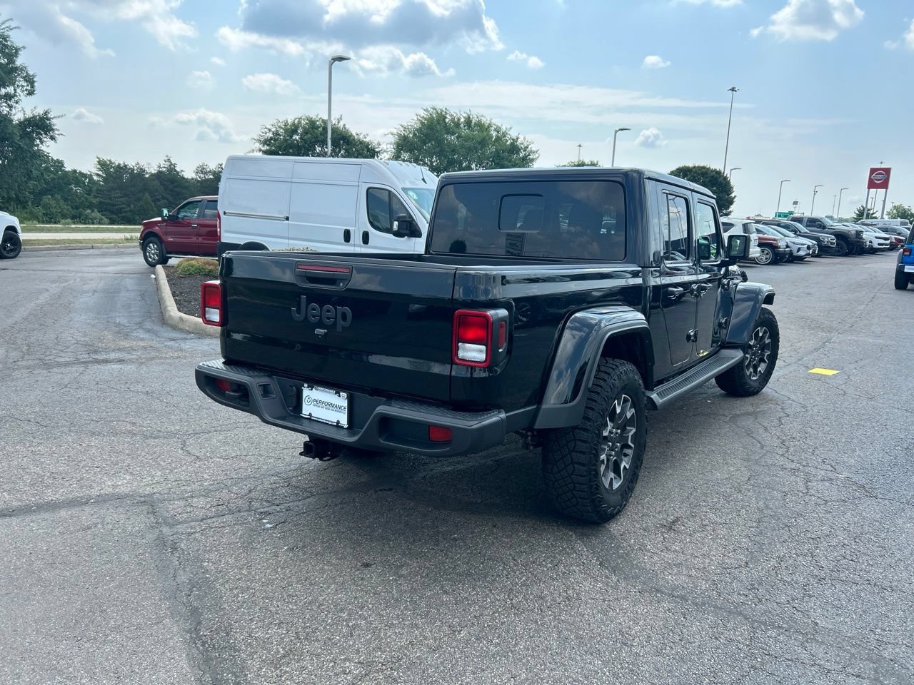 Used 2025 Jeep Gladiator Sport w/ Premium Package AWD/4WD image 3