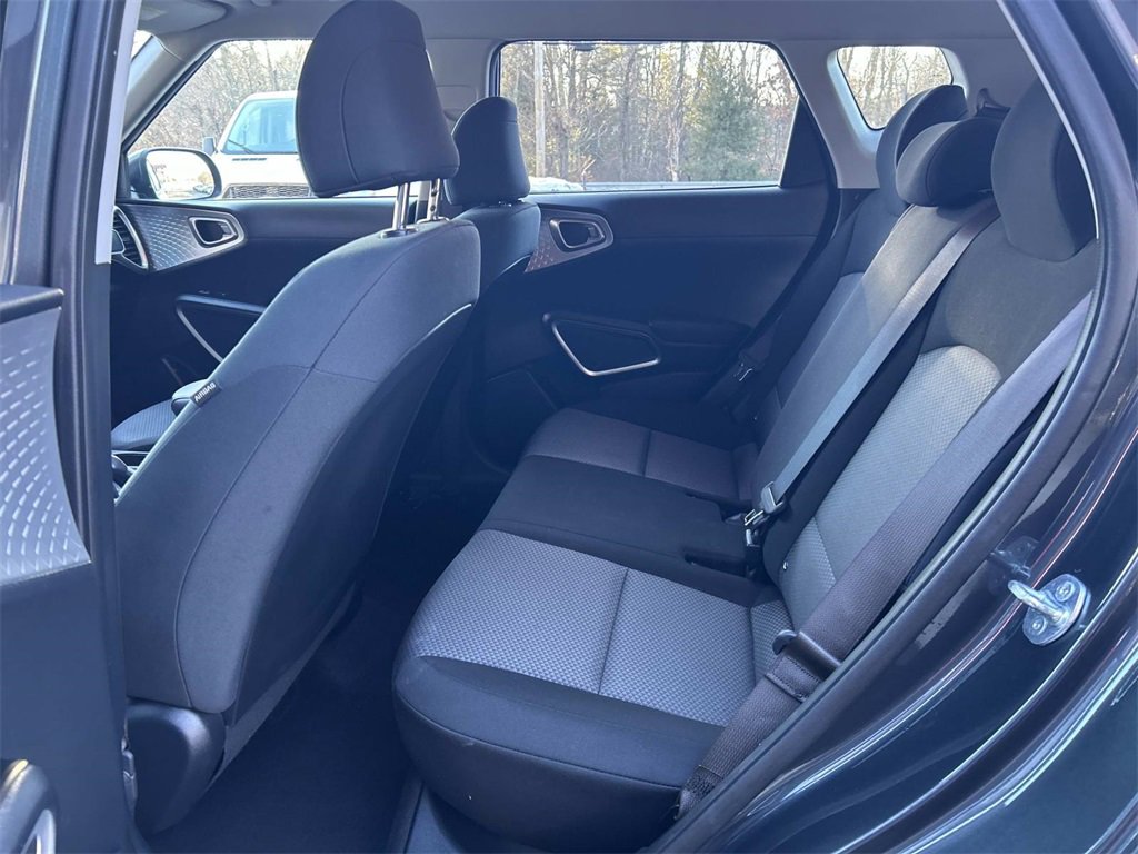 Used 2025 Kia Soul LX w/ LX Technology Package image 12