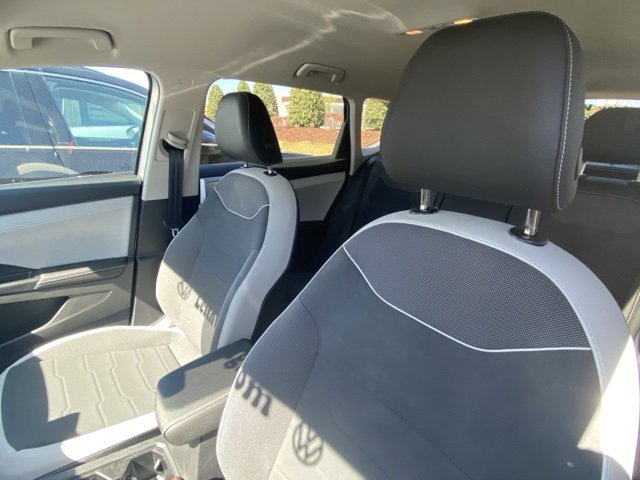 Used 2025 Volkswagen Taos SE image 5