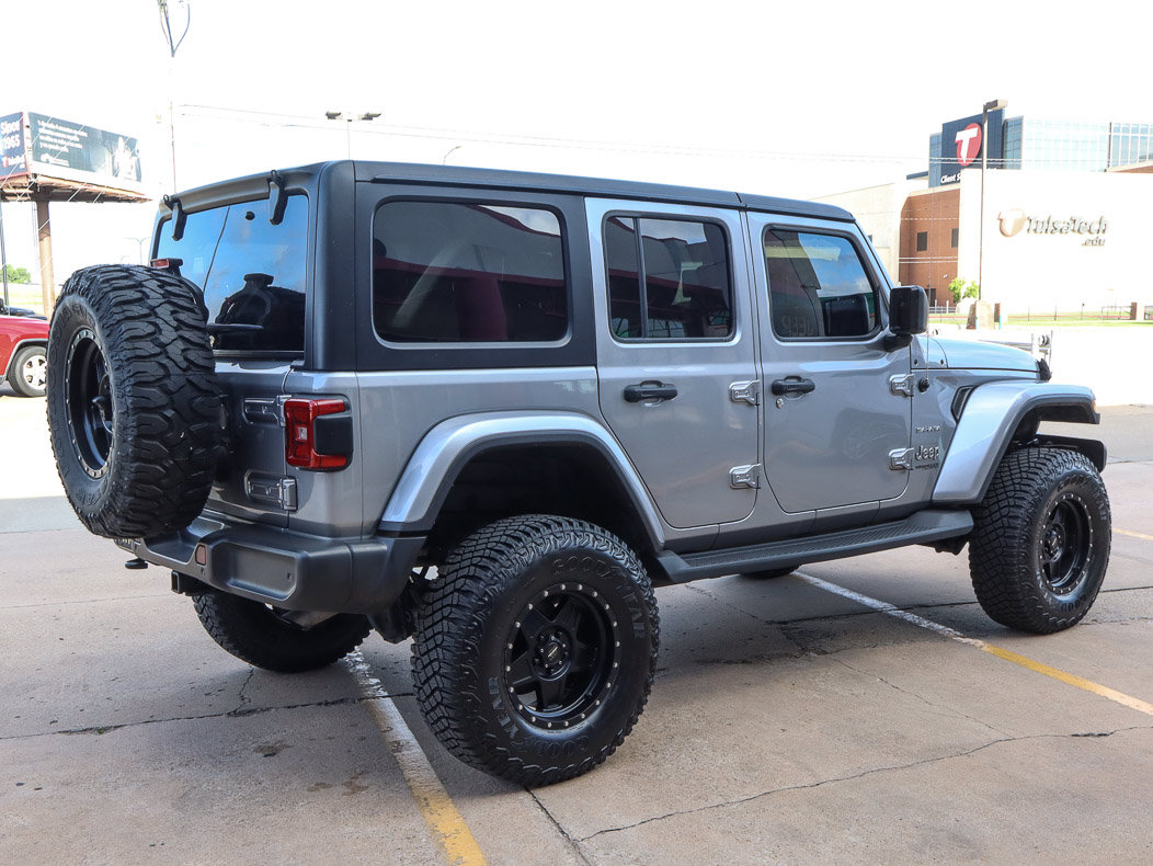 Used 2018 Jeep Wrangler Unlimited Sahara w/ Safety Group AWD/4WD image 5