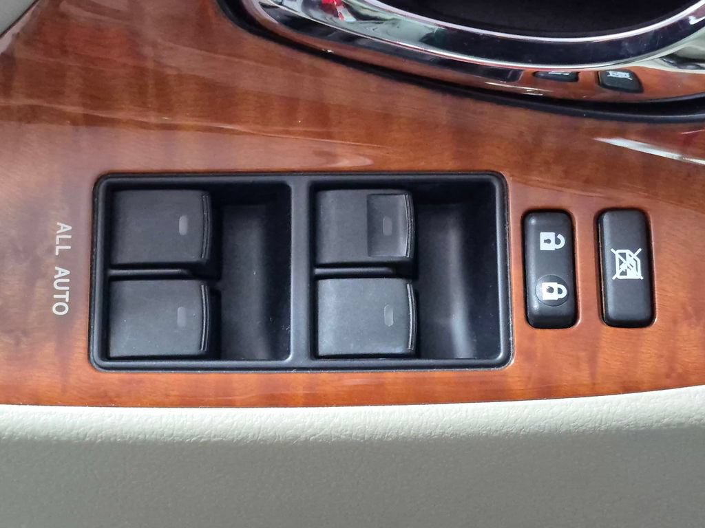 Used 2010 Toyota Camry XLE w/ Leather Pkg FWD image 16