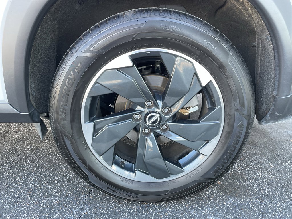 Certified 2025 Nissan Rogue SV image 25