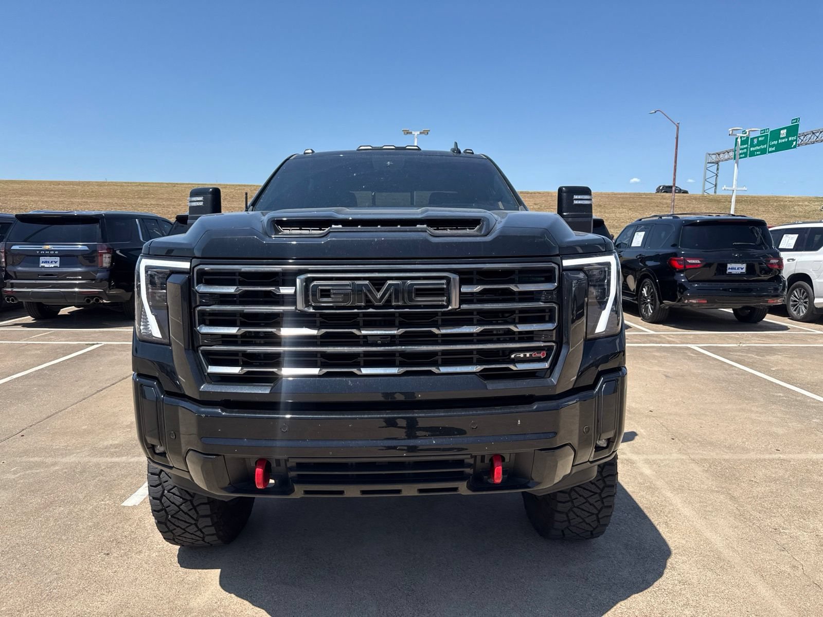 Used 2025 GMC Sierra 2500 AT4 w/ AT4 Premium Plus Package AWD/4WD image 2