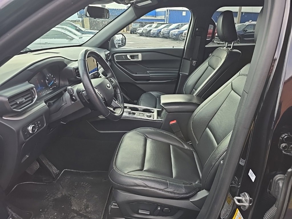 Used 2020 Ford Explorer XLT w/ Equipment Group 202A image 17
