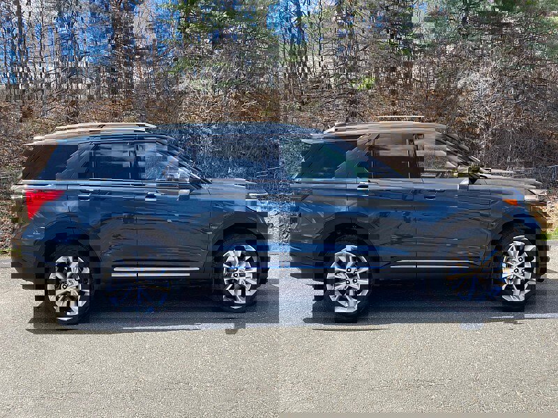 Used 2023 Ford Explorer Platinum w/ Technology Package image 4