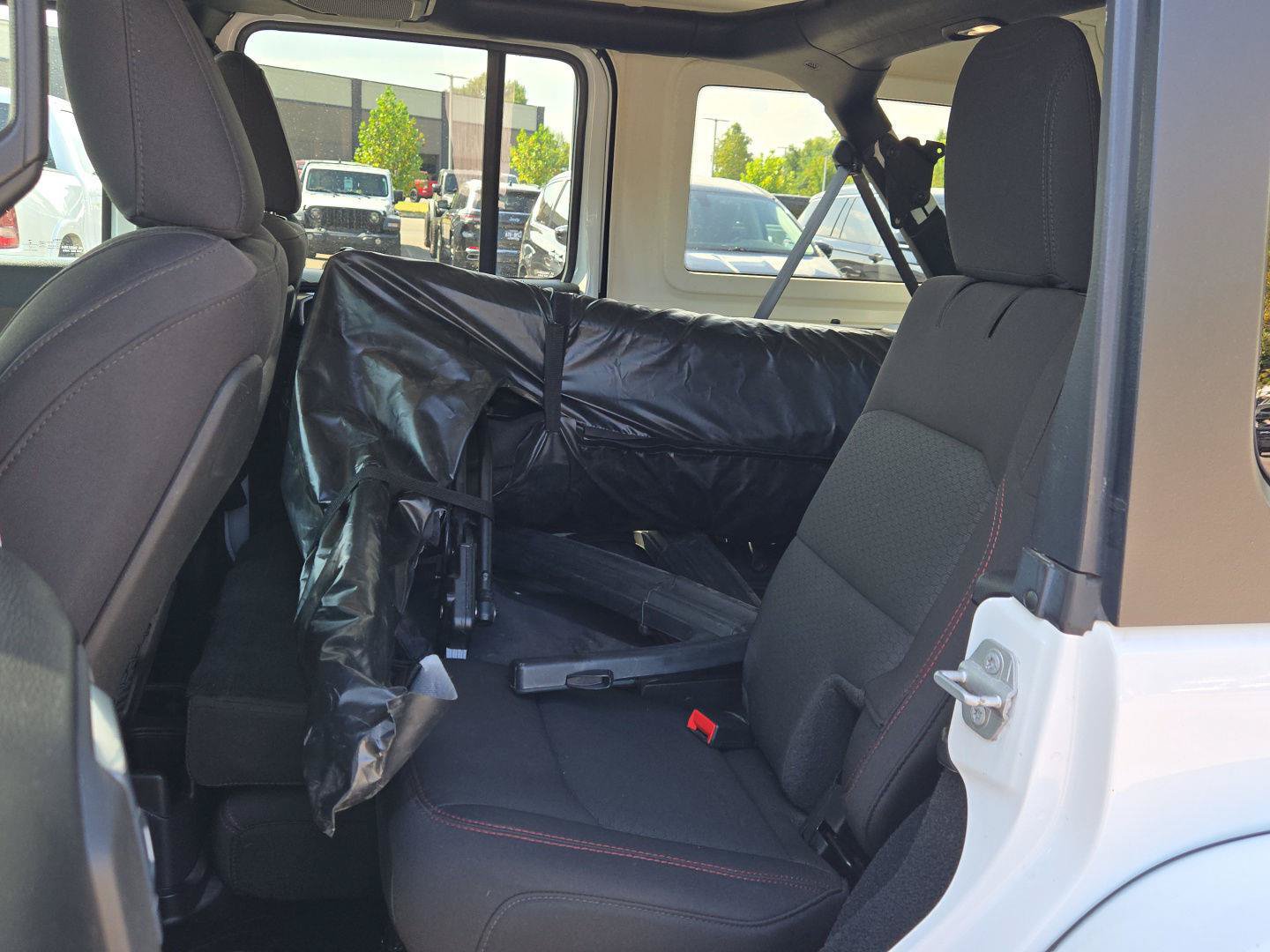 Used 2022 Jeep Wrangler Unlimited Rubicon w/ Dual Top Group AWD/4WD image 14
