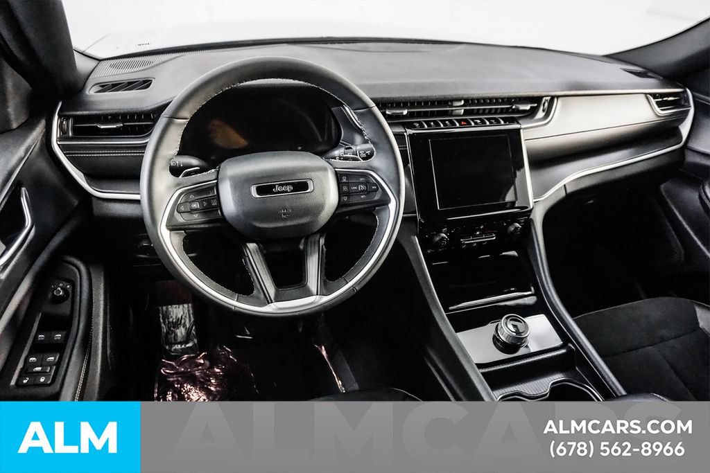 Used 2025 Jeep Grand Cherokee Altitude AWD/4WD image 26