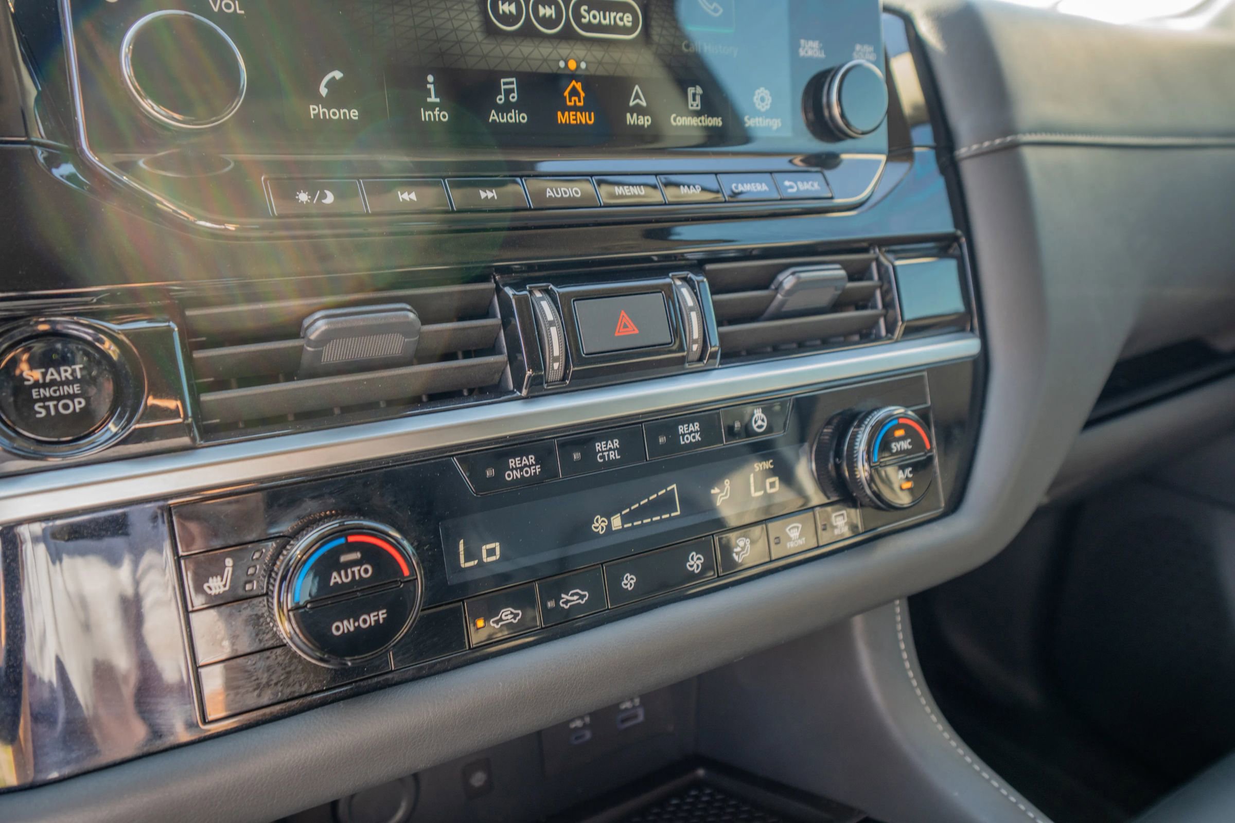 Used 2025 Nissan Pathfinder SL w/ SL Premium Package image 16