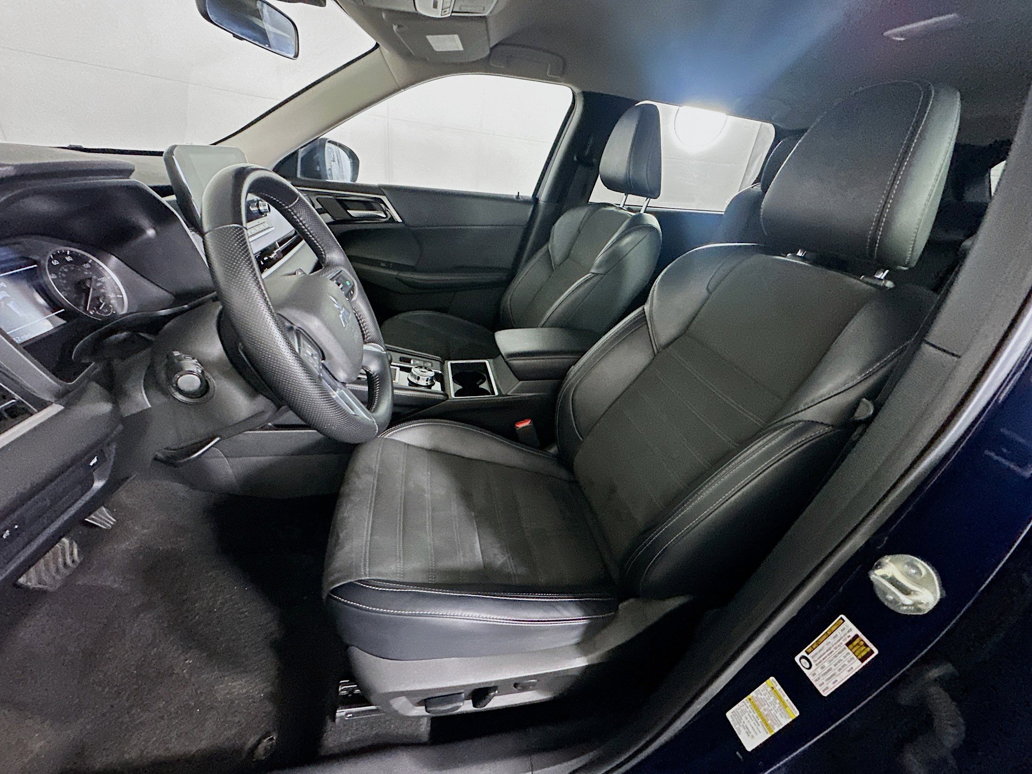 Used 2024 Mitsubishi Outlander SE image 13