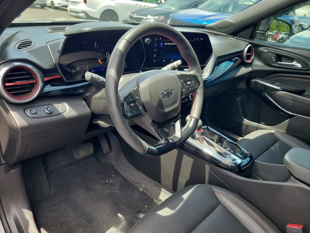 Used 2025 Chevrolet Trax RS w/ Driver Confidence Package FWD image 18