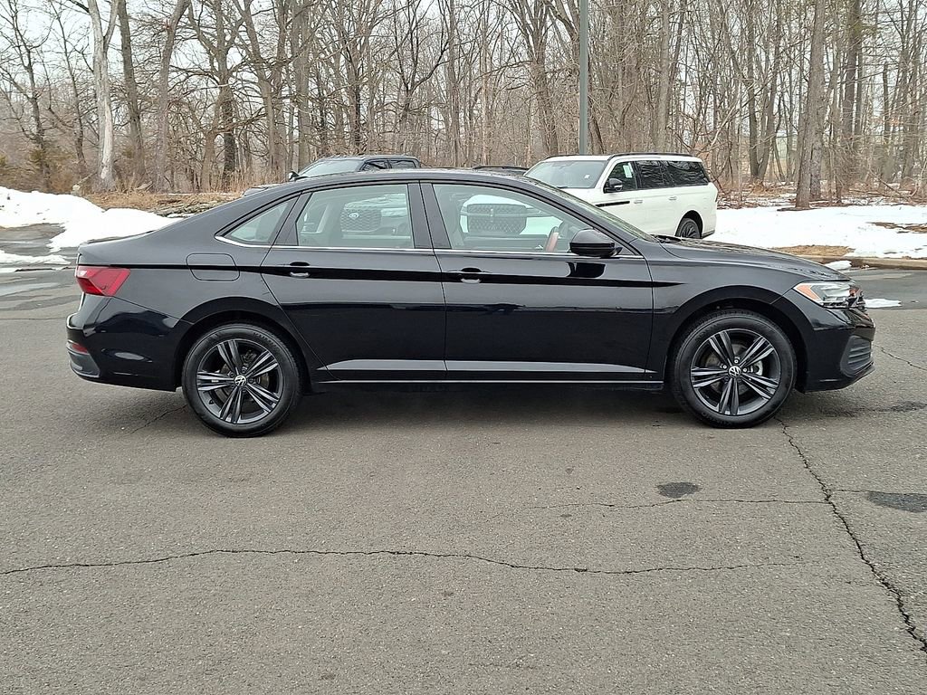 Used 2023 Volkswagen Jetta SE w/ Black Wheel Package image 10