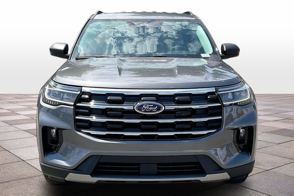 Used 2025 Ford Explorer Active w/ Active Comfort Package RWD image 3