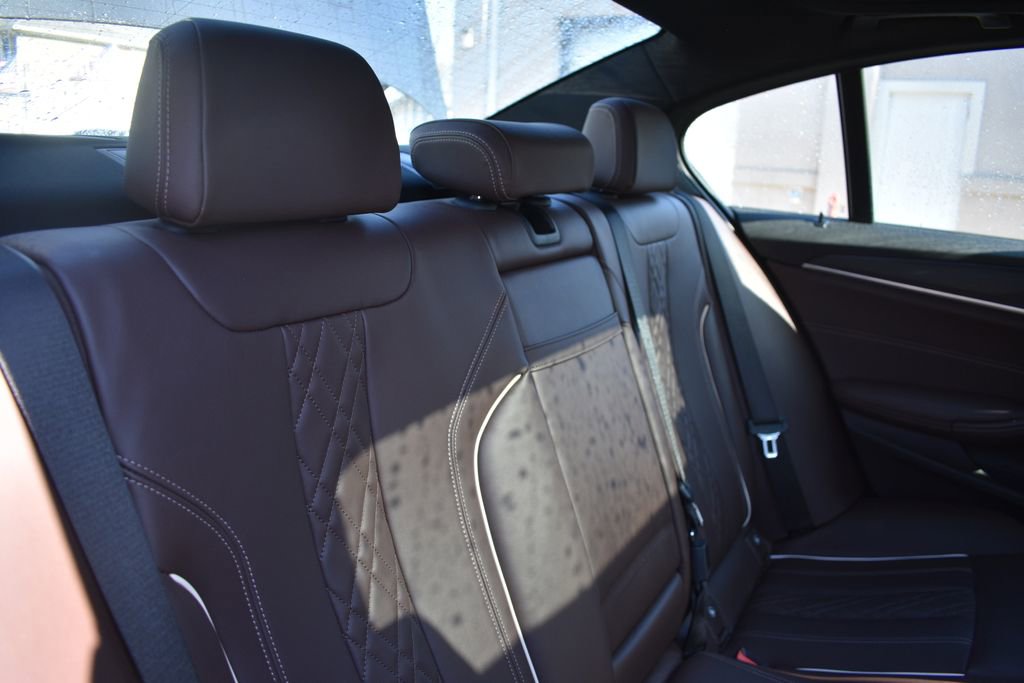 Used 2023 BMW 530e xDrive w/ Premium Package image 26