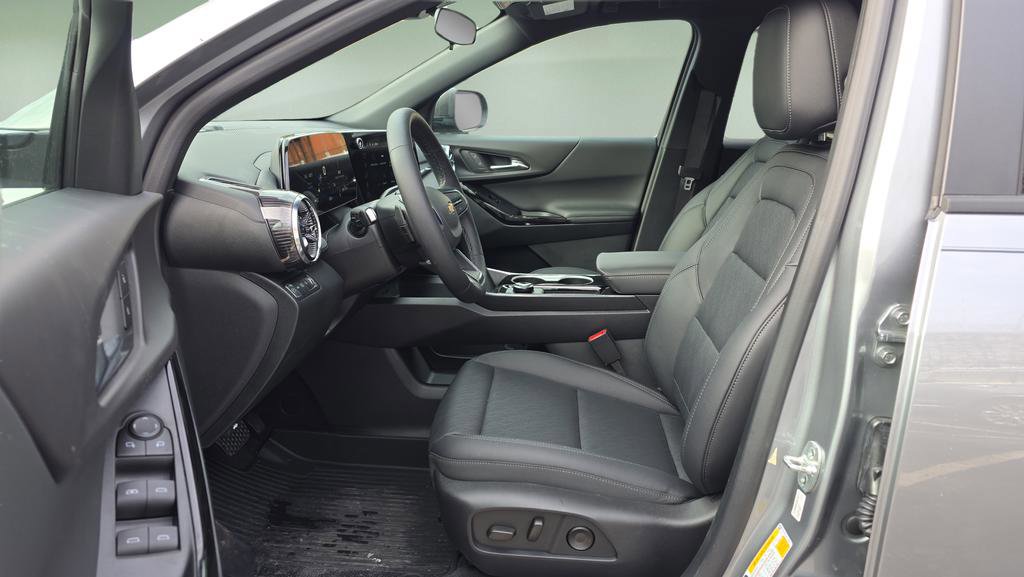 Used 2026 Chevrolet Equinox LT w/ Convenience Package II image 11