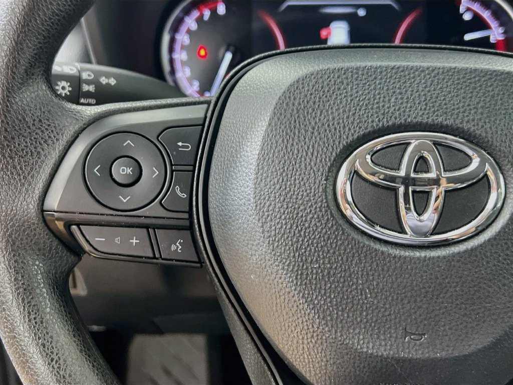Used 2025 Toyota RAV4 XLE FWD image 16