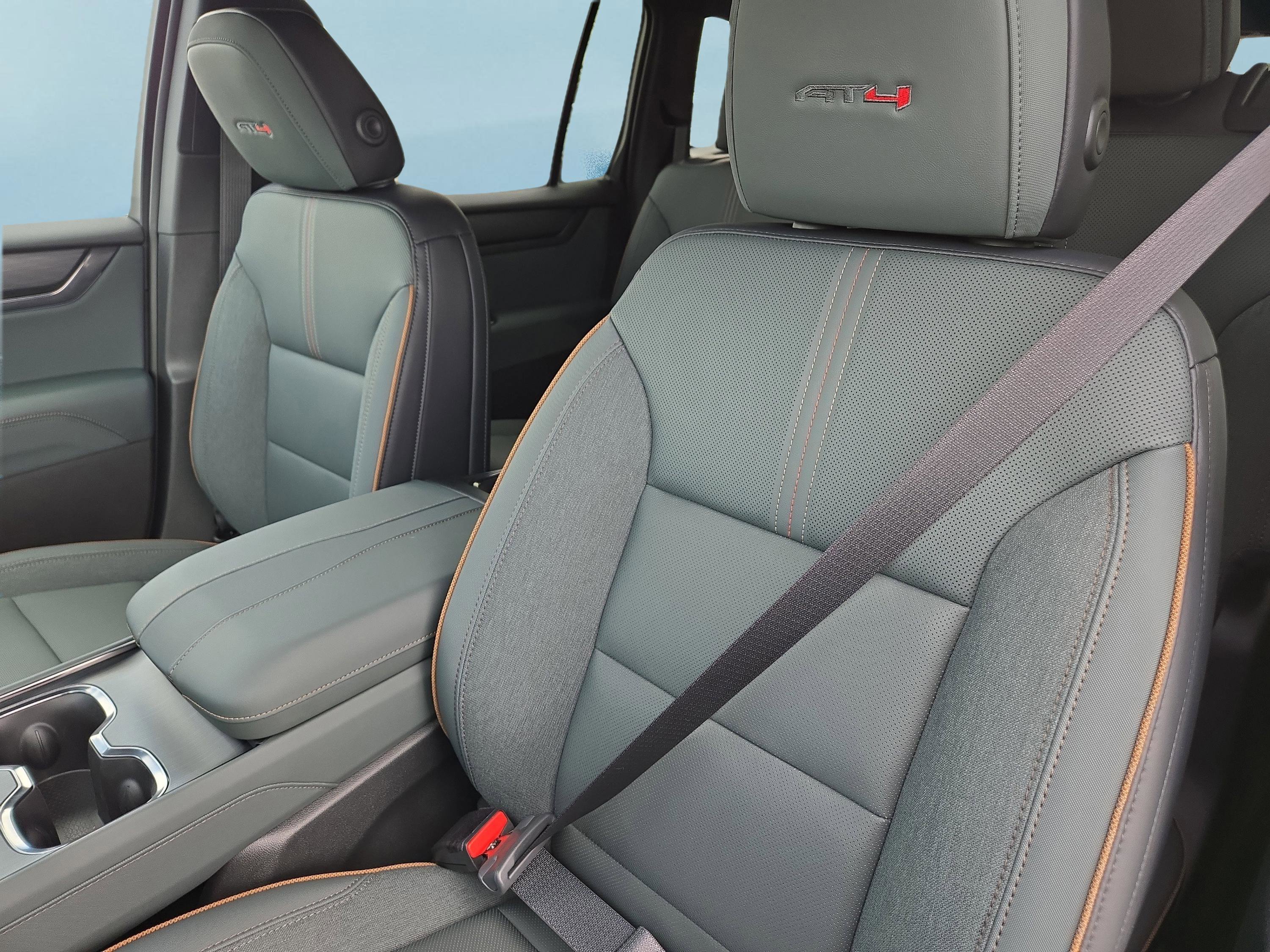 New 2026 GMC Acadia AT4 w/ LPO, Floor Liner Package AWD/4WD image 17