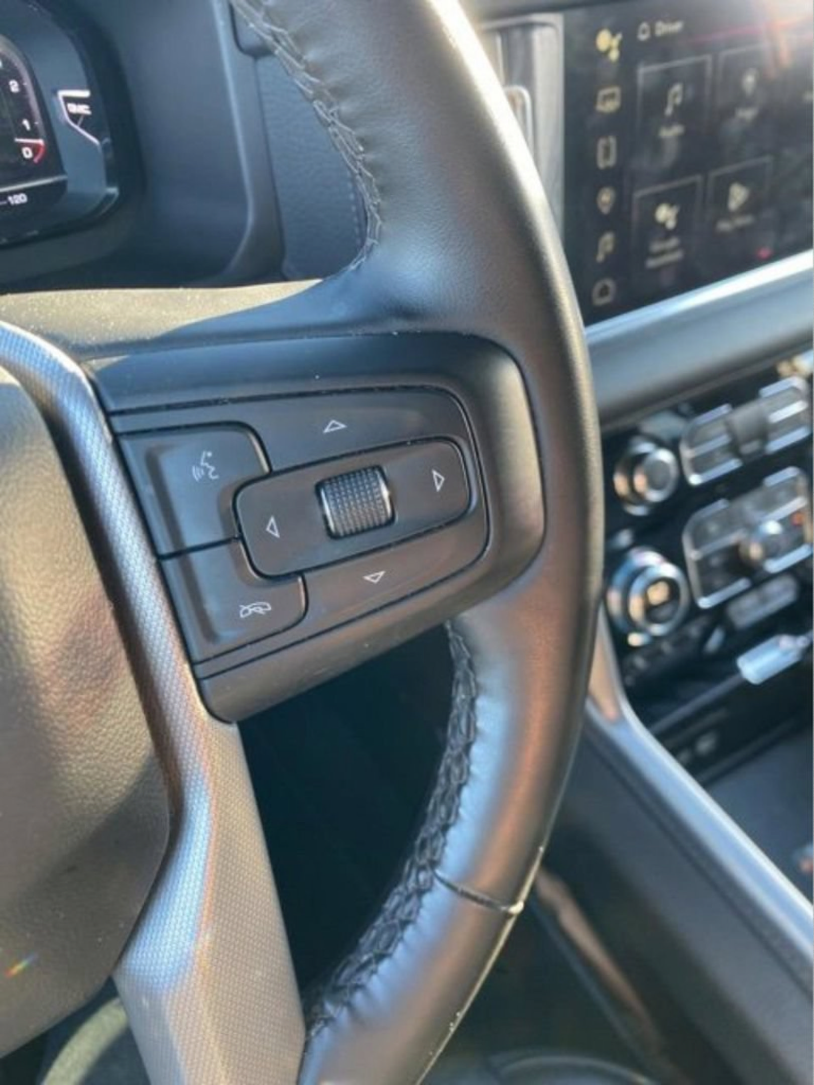 Used 2024 GMC Yukon XL Denali RWD image 17