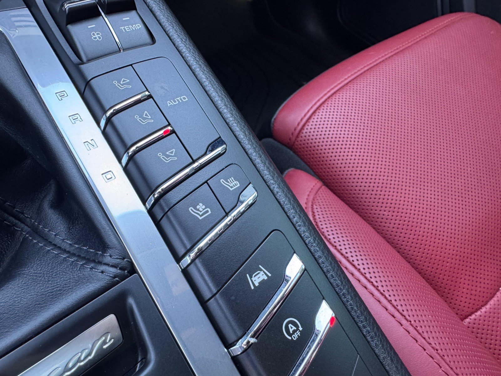 Used 2020 Porsche Macan S w/ Premium Package Plus AWD/4WD image 38