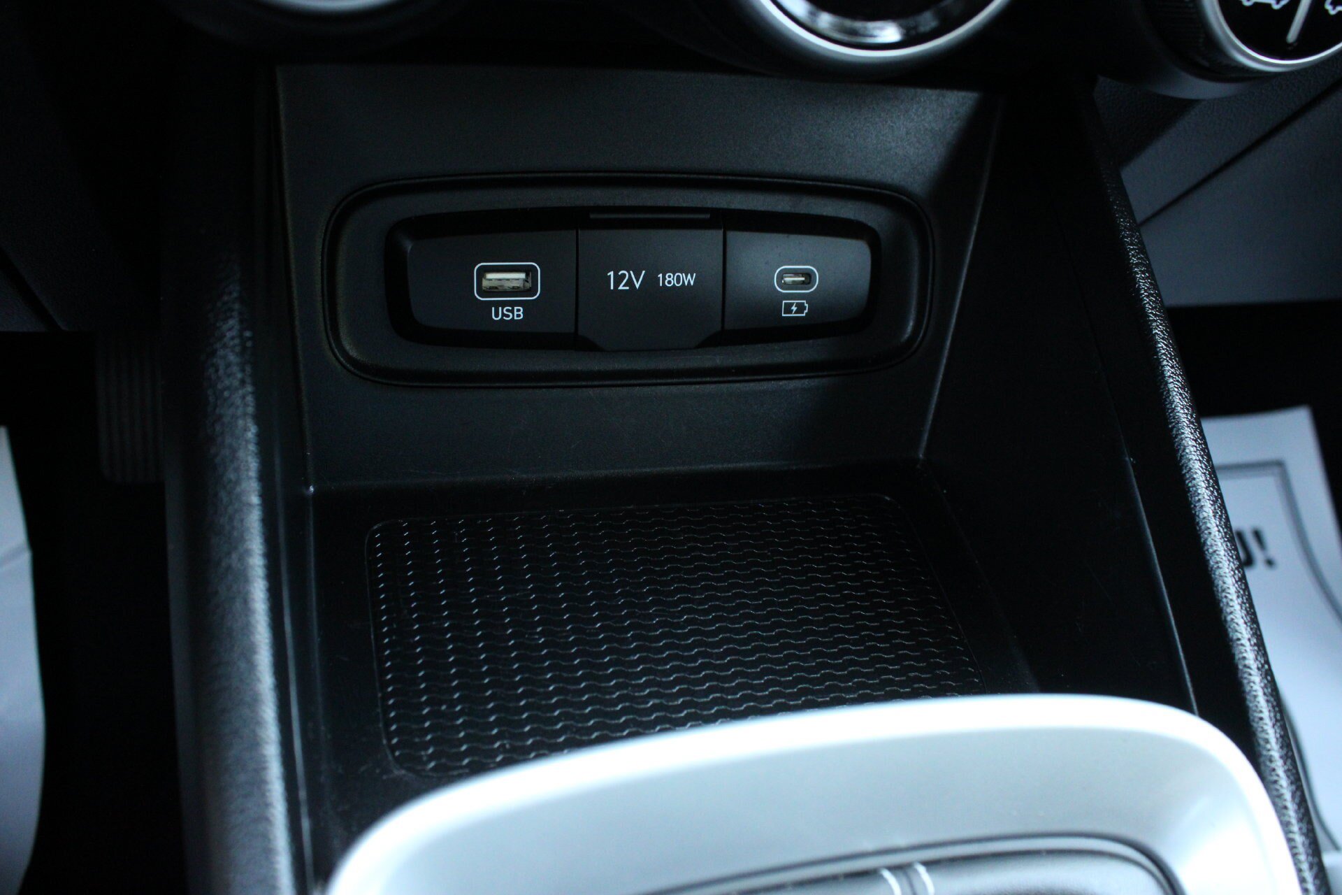 Used 2025 Hyundai Venue SEL FWD image 38