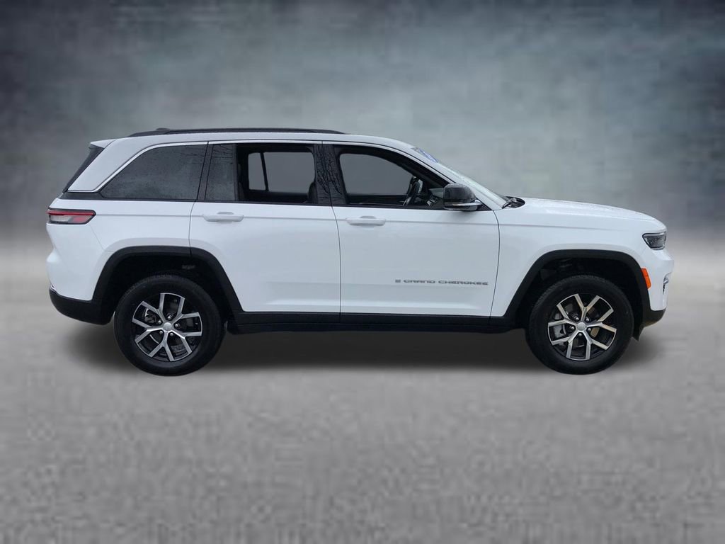 Used 2025 Jeep Grand Cherokee Limited image 9
